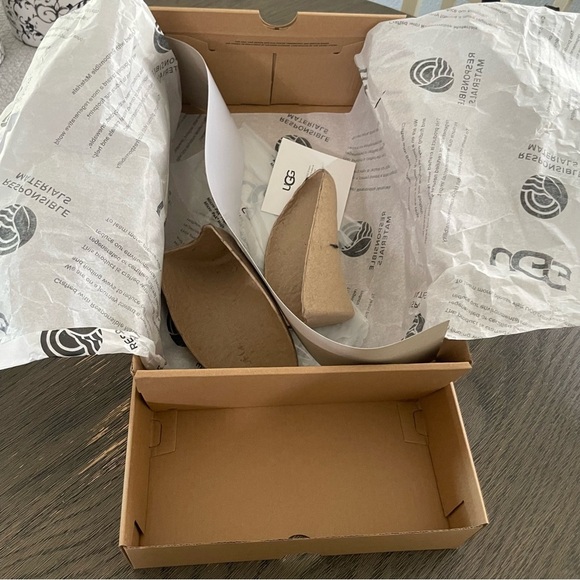 UGG Neumel Boot lined in upcycled UGGplush Size 8 Color Black - Picture 11 of 13